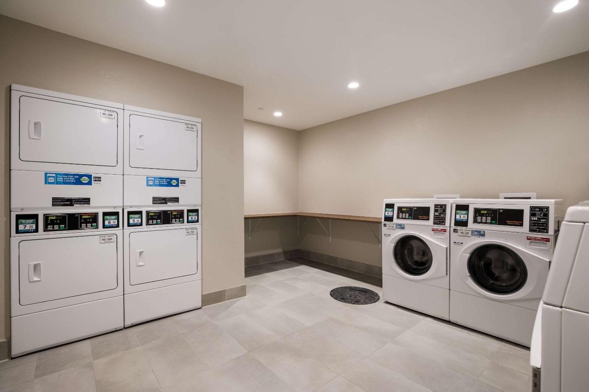 Everhome Suites Corona Kültér fotó