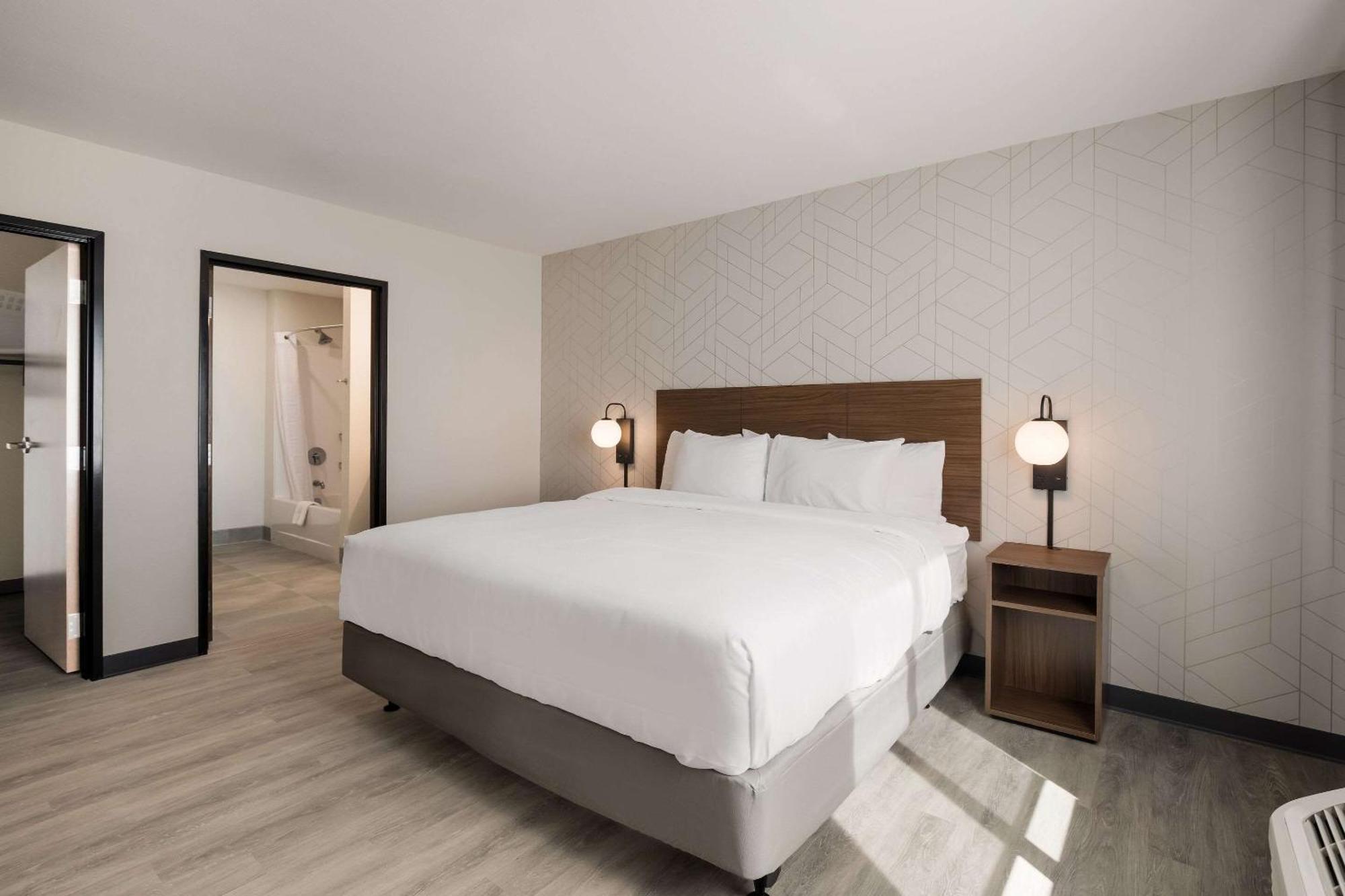 Everhome Suites Corona Kültér fotó