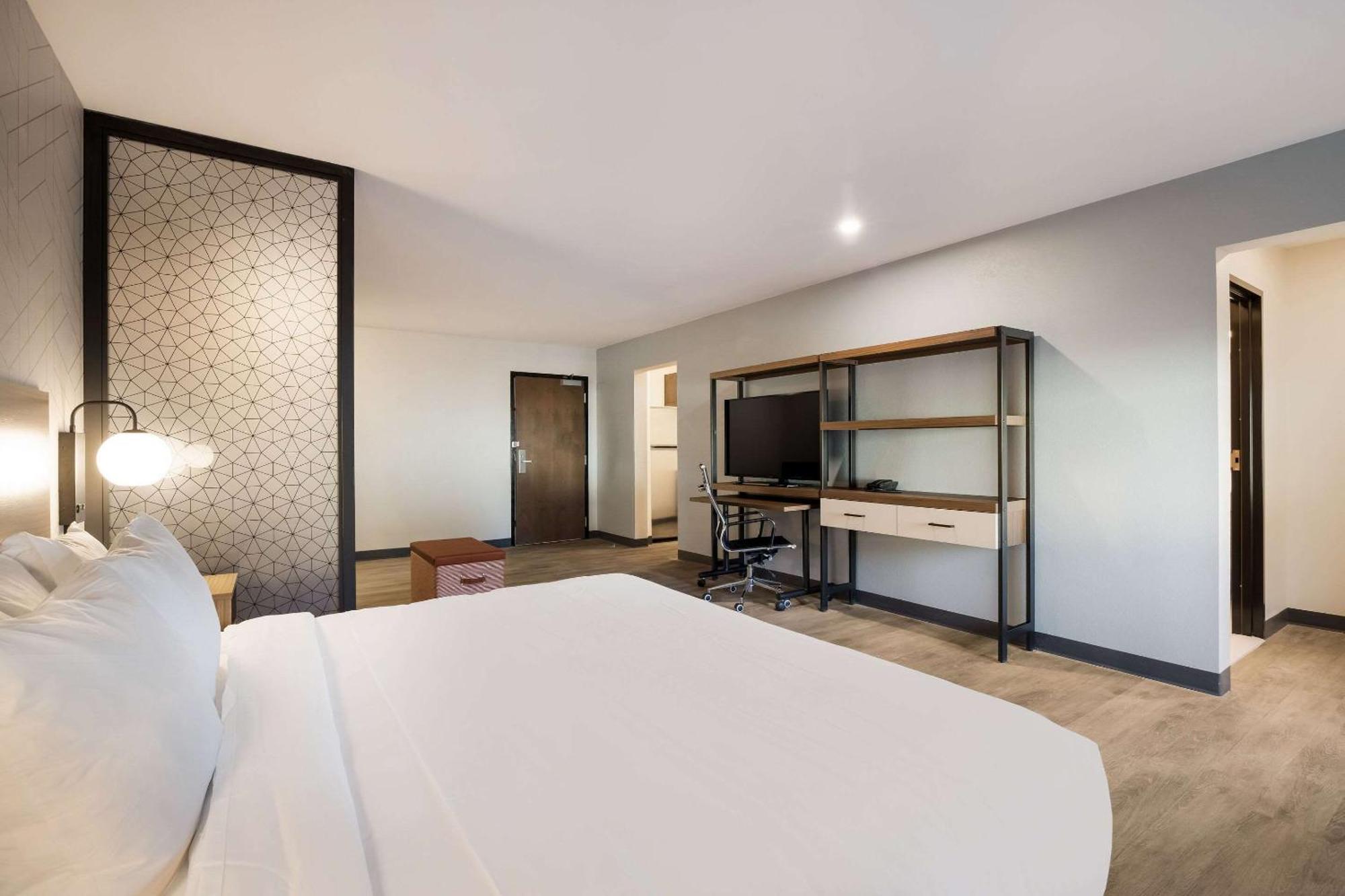 Everhome Suites Corona Kültér fotó