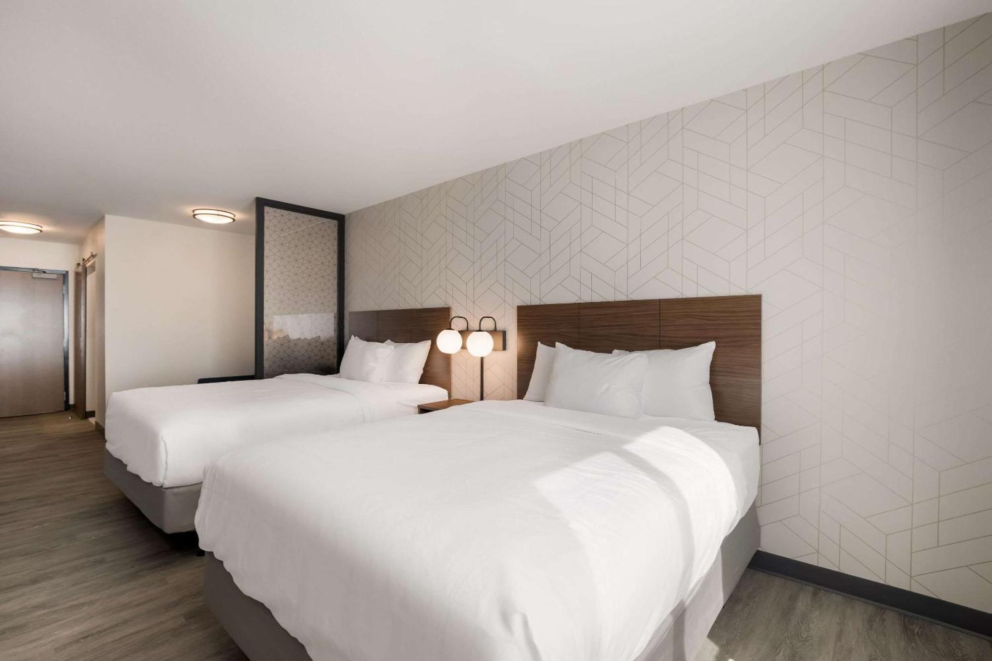 Everhome Suites Corona Kültér fotó