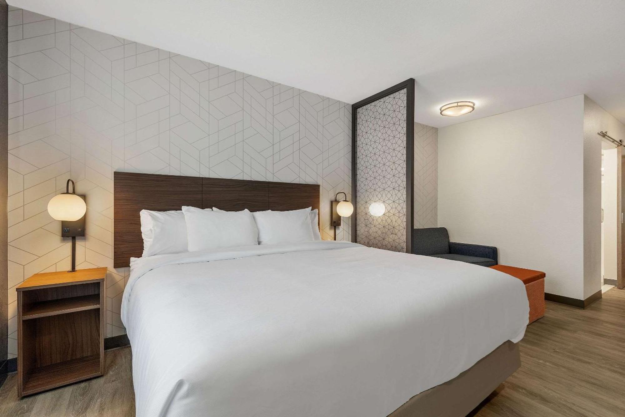 Everhome Suites Corona Kültér fotó