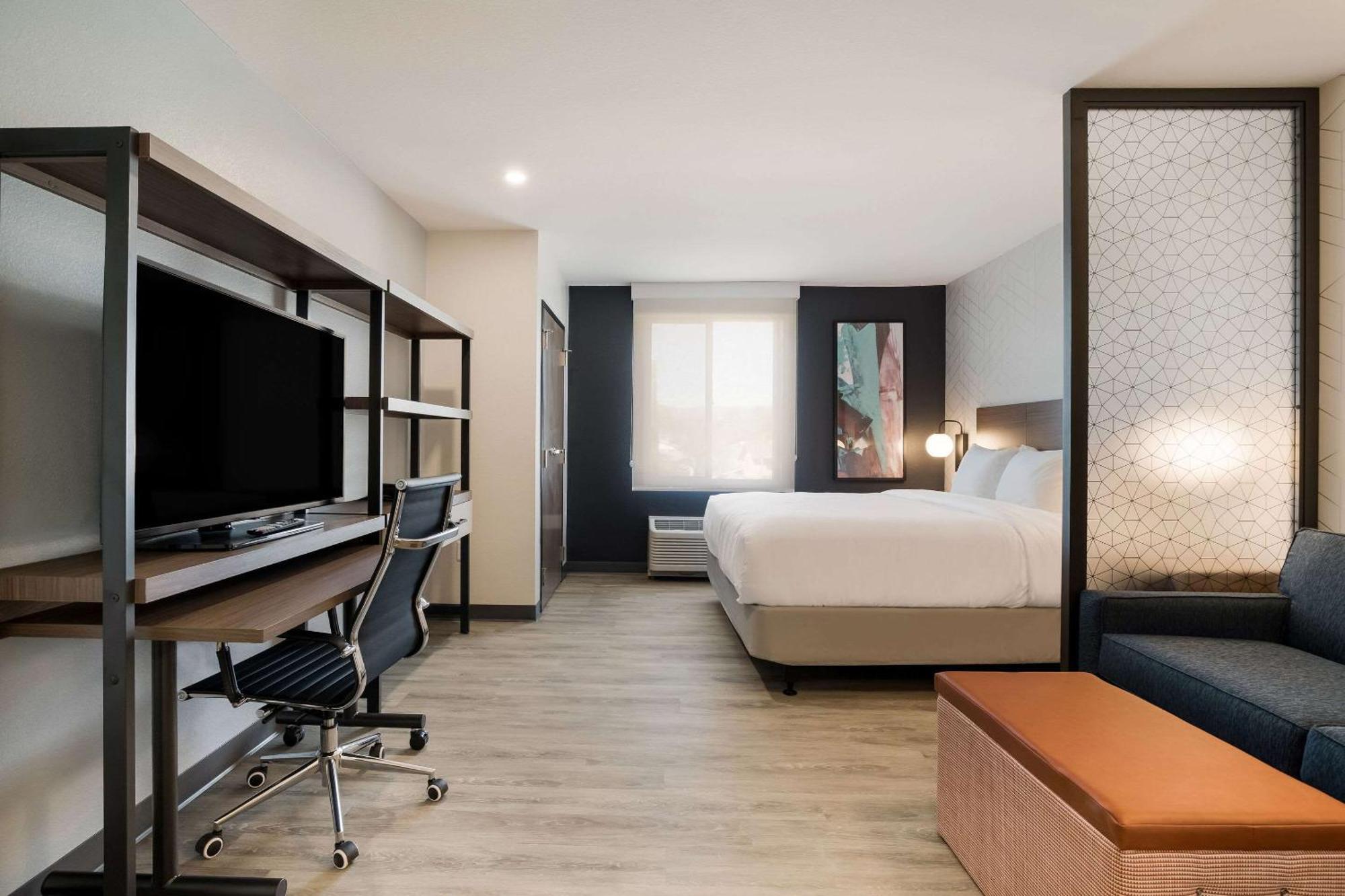 Everhome Suites Corona Kültér fotó