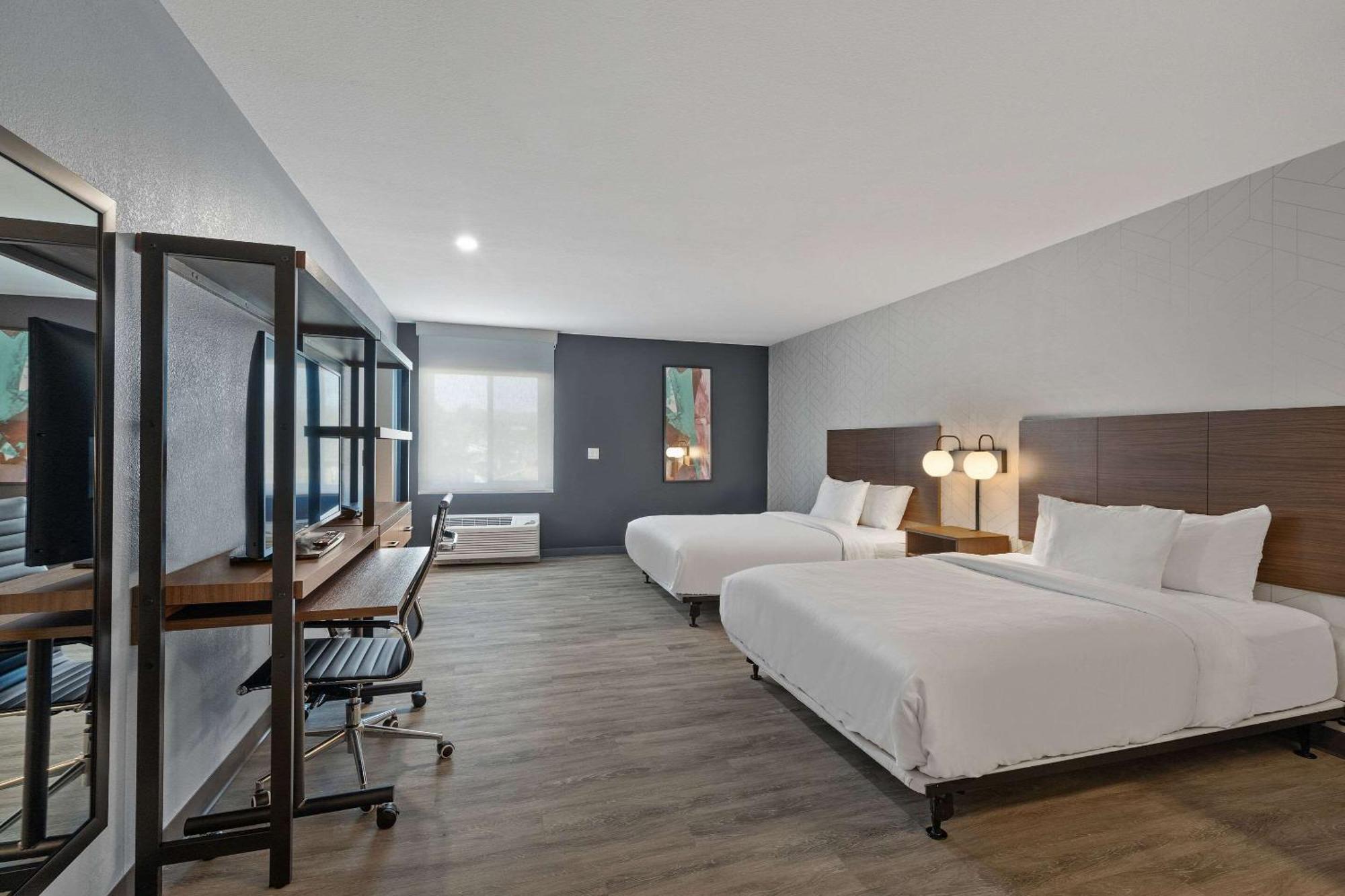 Everhome Suites Corona Kültér fotó