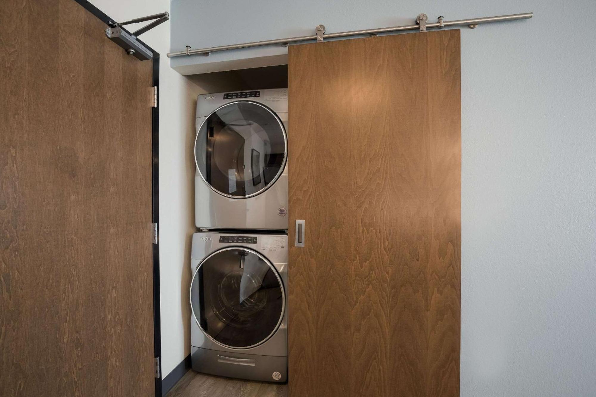 Everhome Suites Corona Kültér fotó